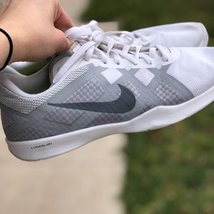 Nike women’s white size 8